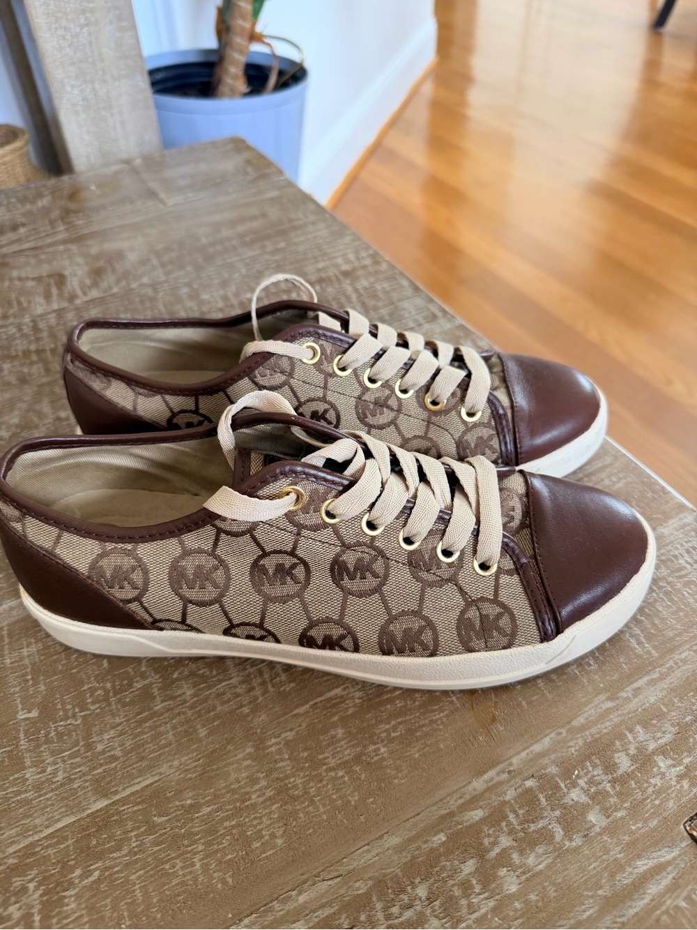 MK Logo Low-Top Sneakers Size 8.5